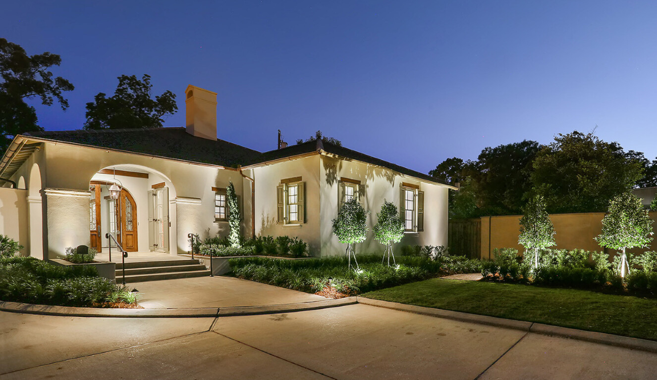 Elegant decorative concrete driveway at residential home in Jackson, MS